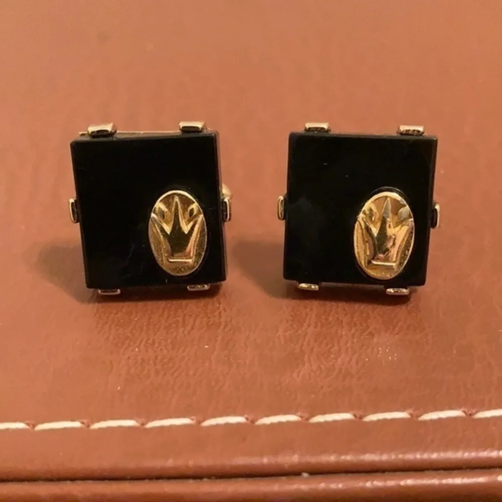 Vintage men’s Swank black square and gold tone regal looking cuff links
